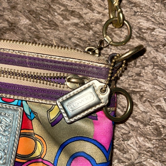 Rare Coach Poppy Wristlet - Picture 2 of 4